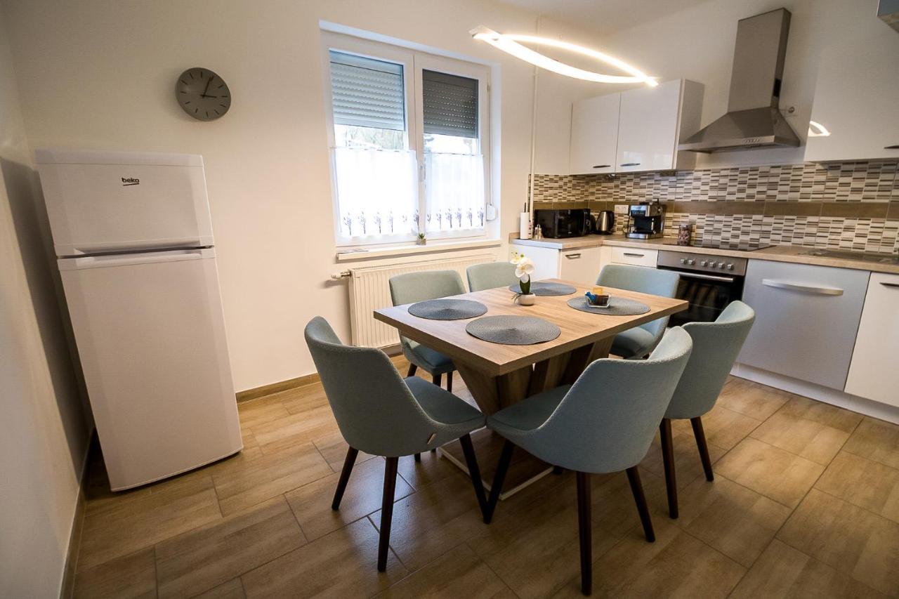Thermal Next I Weninger Apartman Kiskunhalas Esterno foto