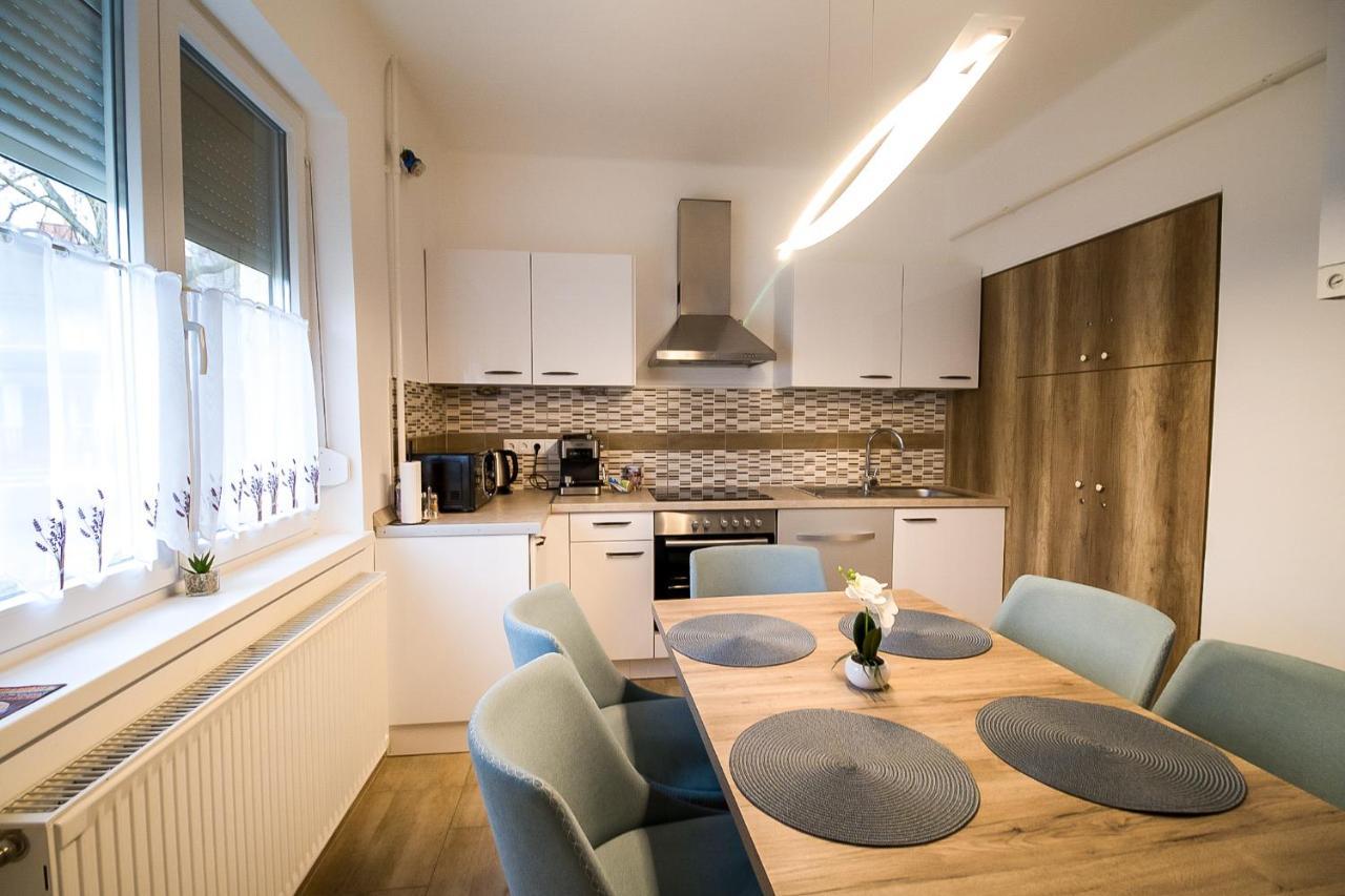 Thermal Next I Weninger Apartman Kiskunhalas Esterno foto