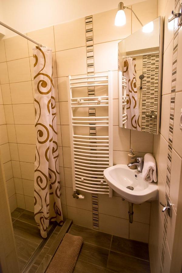 Thermal Next I Weninger Apartman Kiskunhalas Esterno foto